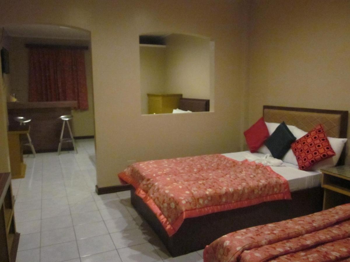 Casa Felipa Hotel Laoag Buitenkant foto