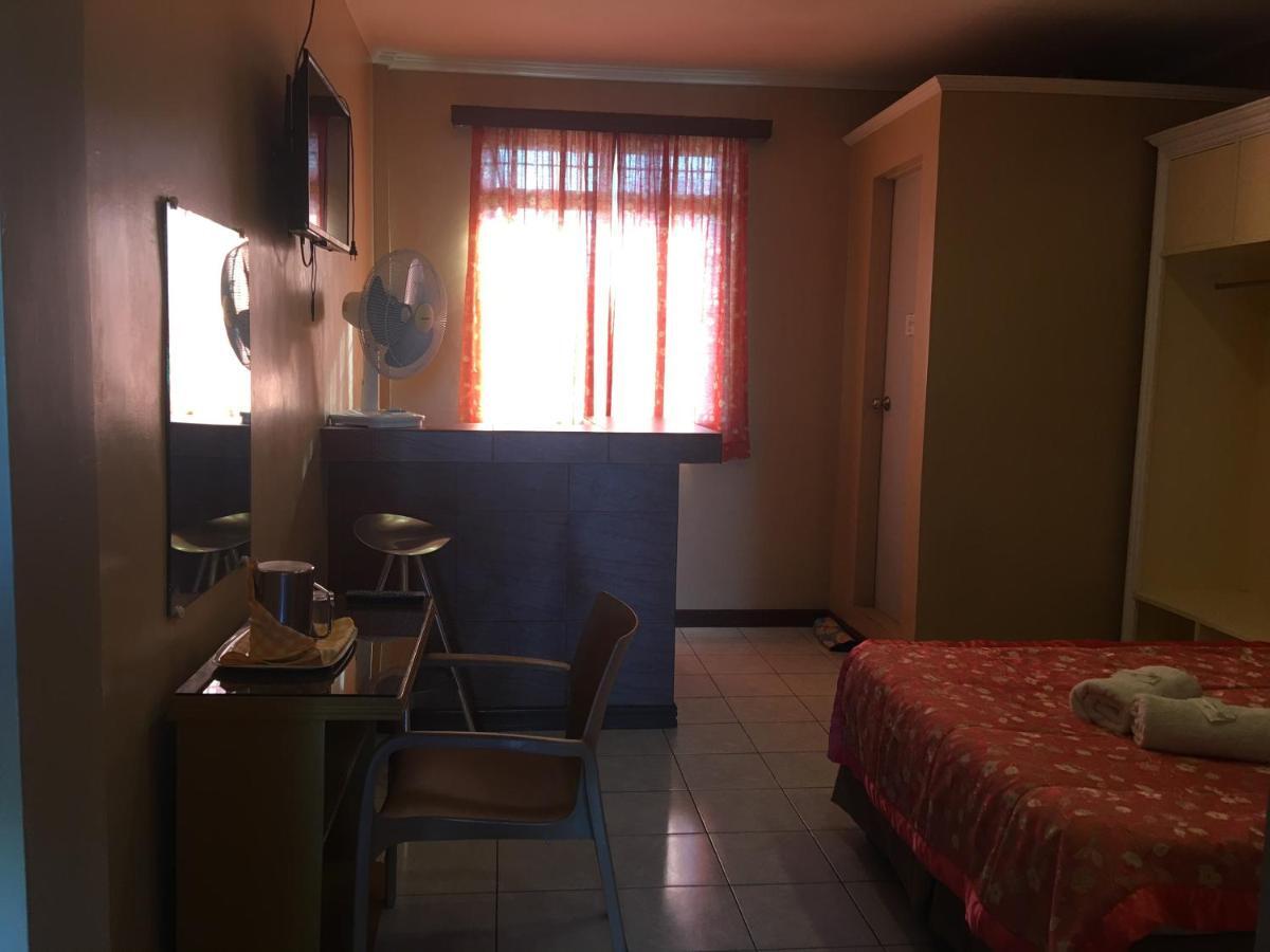Casa Felipa Hotel Laoag Buitenkant foto